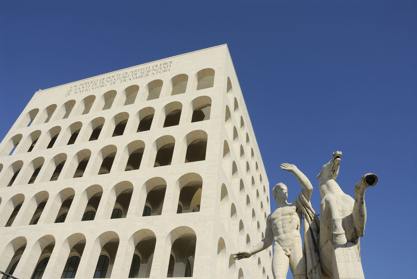Mussolini’s Fascist Rome – An Architecture Walking Tour Around EUR Dis